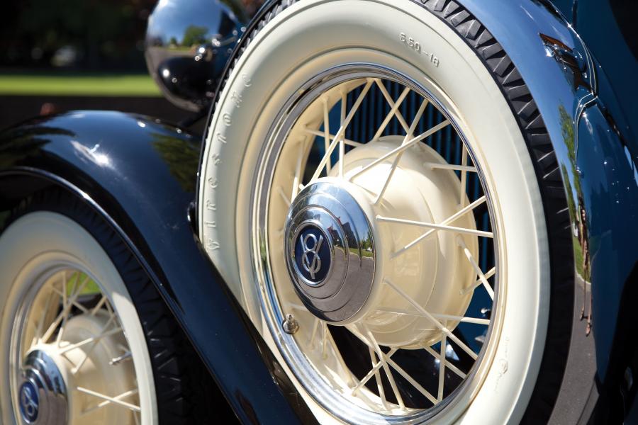  Ford Model 18 DeLuxe Roadster 1932 года  (фото 7 из 13)